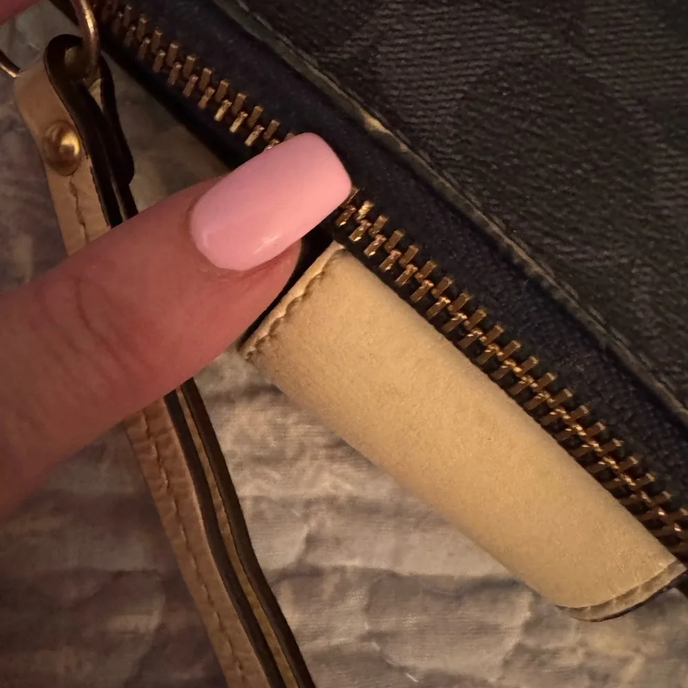 Coach Women's Wallet in Black and Tan - Picture 11 of 12